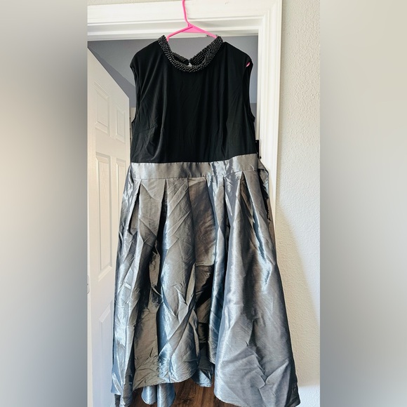 SLNY Black and Silver A-Line Cocktail Dress - Picture 11 of 15